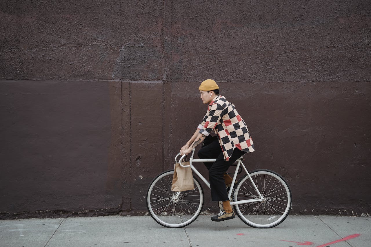 Wycieczka rowerowa jesienią – sprawdź, co ubrać, żeby nie zmarznąć