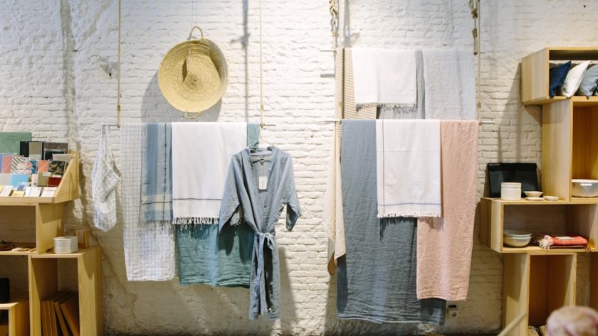 Spotkanie z koleżankami – luźna elegancja na popołudnie w mieście