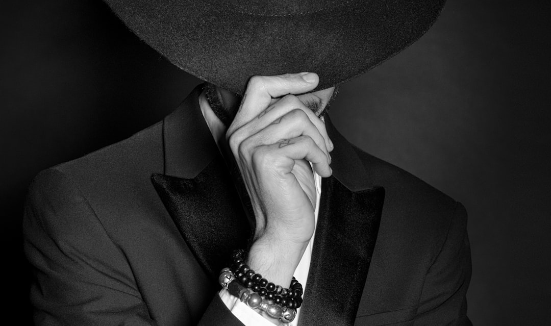 Photo Black suit