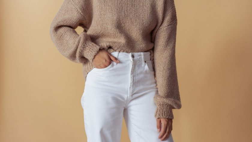 Co pasuje do białych spodni? Odkryj 5 wskazówek