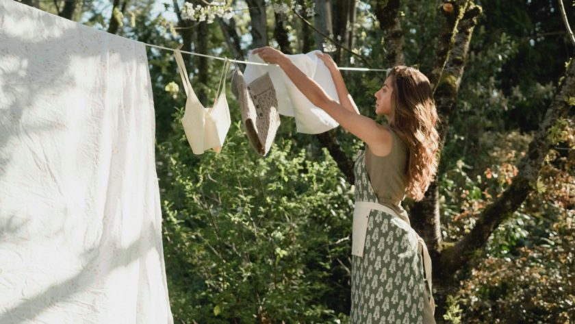 Co pasuje do butelkowej zieleni? Sprawdź trendy na sezon 2025/26