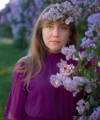 Co pasuje do fioletowego? Stwórz 5 efektownych looków