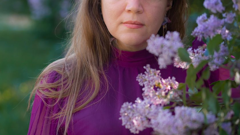 Co pasuje do fioletowego? Stwórz 5 efektownych looków