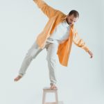 Co pasuje do białych spodni męskich? Sprawdź 6 propozycji od elegancji po casual