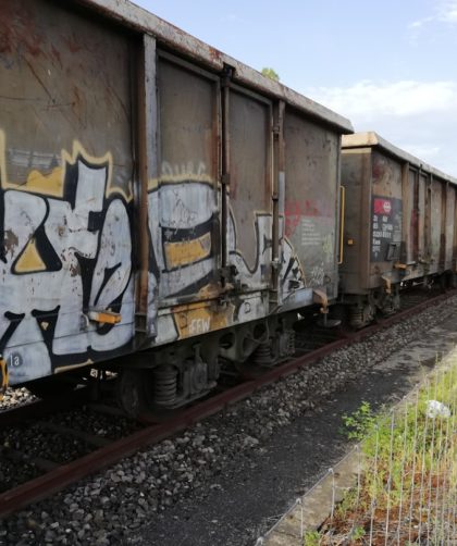 Photo grey tracksuits