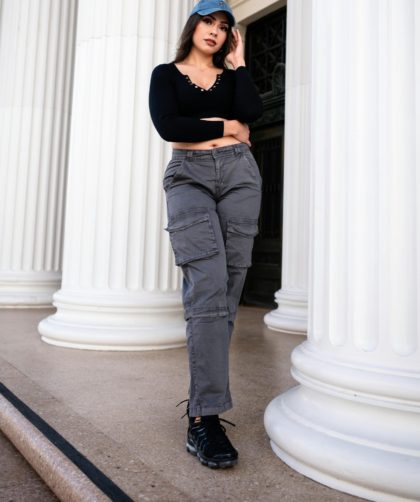 Co pasuje do spodni cargo? Sprawdź 5 stylowych zestawów na co dzień!