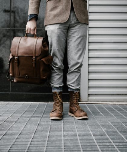 Co pasuje do szarych spodni męskich? Wypróbuj 4 eleganckie i casualowe kombinacje!