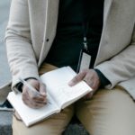 Co pasuje do karmelowego płaszcza? Odkryj 5 pomysłów na elegancki outfit!