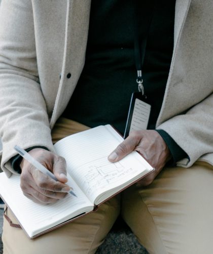 Co pasuje do karmelowego płaszcza? Odkryj 5 pomysłów na elegancki outfit!