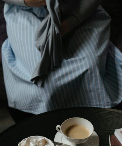 Co pasuje do spódnicy w kratkę? Wypróbuj 4 stylizacje, które zawsze działają!