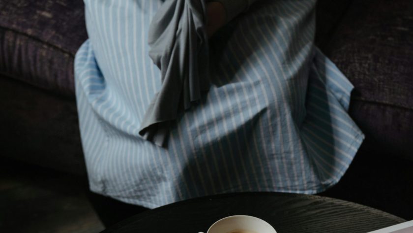 Co pasuje do spódnicy w kratkę? Wypróbuj 4 stylizacje, które zawsze działają!