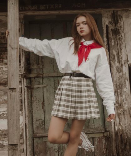 Co pasuje do spódniczki w kratkę? Wypróbuj 4 stylizacje, które nigdy nie zawodzą!