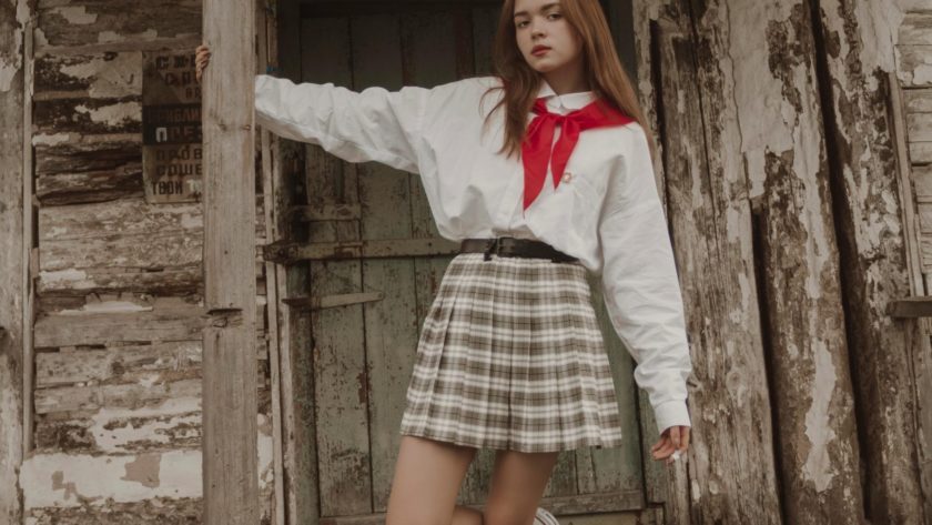 Co pasuje do spódniczki w kratkę? Wypróbuj 4 stylizacje, które nigdy nie zawodzą!