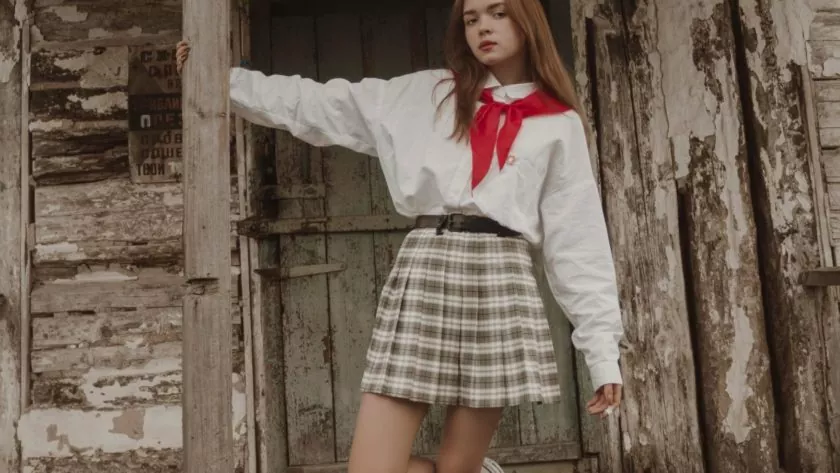 Co pasuje do spódniczki w kratkę? Wypróbuj 4 stylizacje, które nigdy nie zawodzą!